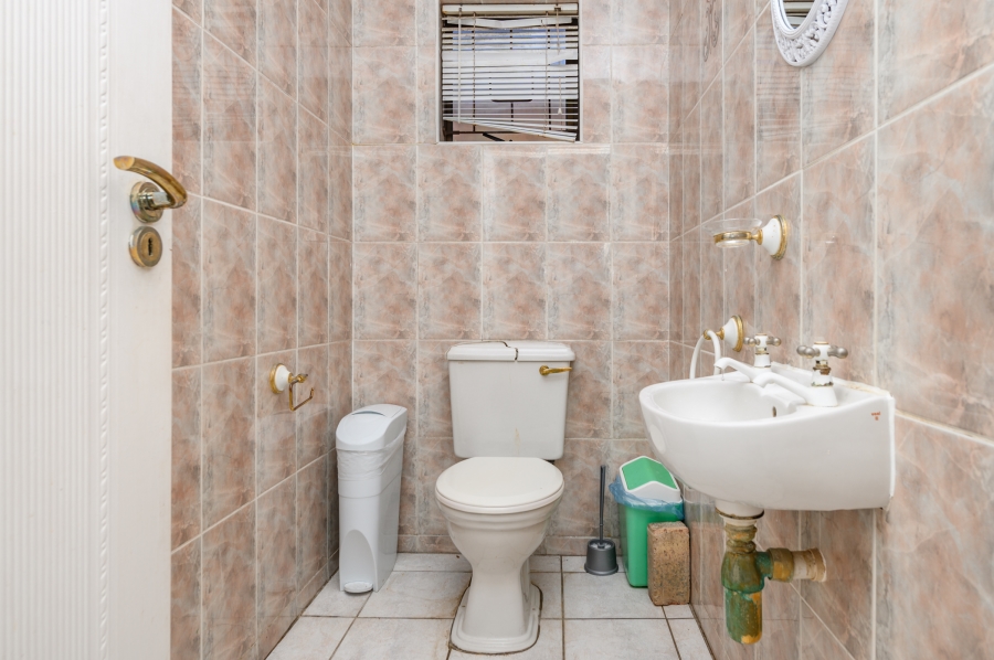 15 Bedroom Property for Sale in Summerstrand Eastern Cape